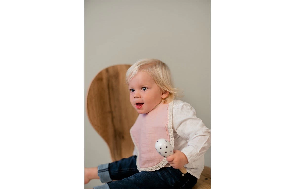 Lätzchen Paris Aus Musselin Stoff In Zartrosa 2 Lätzchen Paris Aus Musselin Stoff In Zartrosa – Bild 2