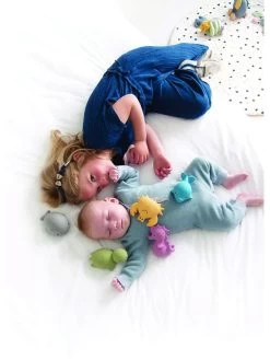 Tikiri Rassel "Wal" - Ab Geburt -BabyTraum Deutschland Verkaufs-Shop tikiri rassel wal ab geburt 3