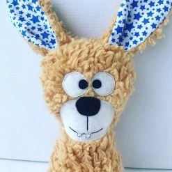 Rassel "Hase Rudi Rumba" In Beige/Blau -BabyTraum Deutschland Verkaufs-Shop trudchens welt rassel hase rudi rumba in beige blau 3