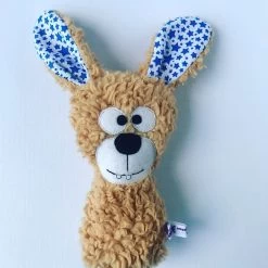 Rassel "Hase Rudi Rumba" In Beige/Blau -BabyTraum Deutschland Verkaufs-Shop trudchens welt rassel hase rudi rumba in beige blau 5